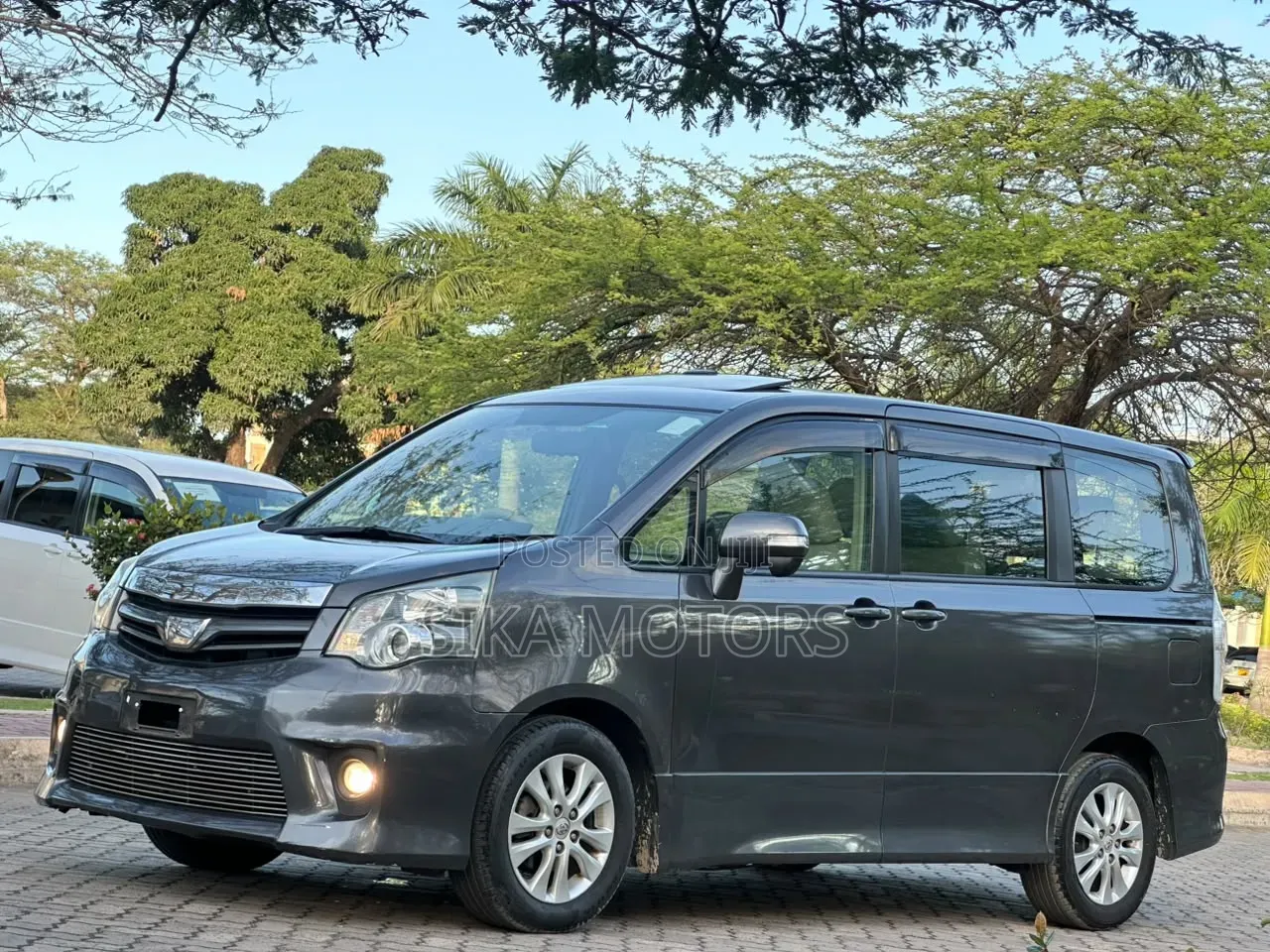 Toyota Noah 2011 Gray