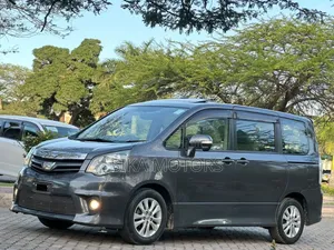 Toyota Noah 2011 Gray