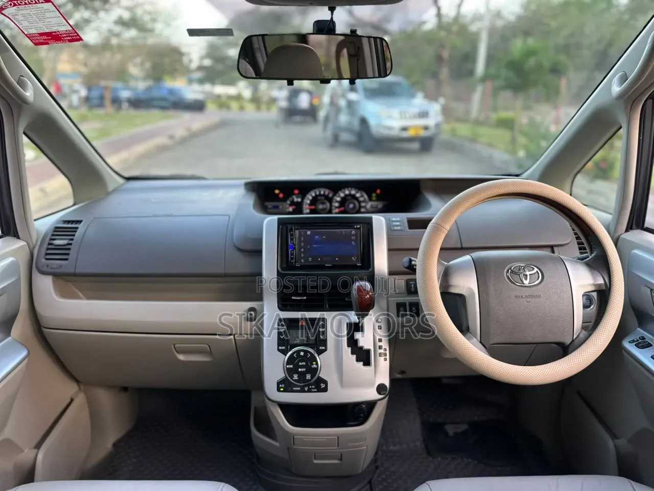 Toyota Noah 2011 Gray
