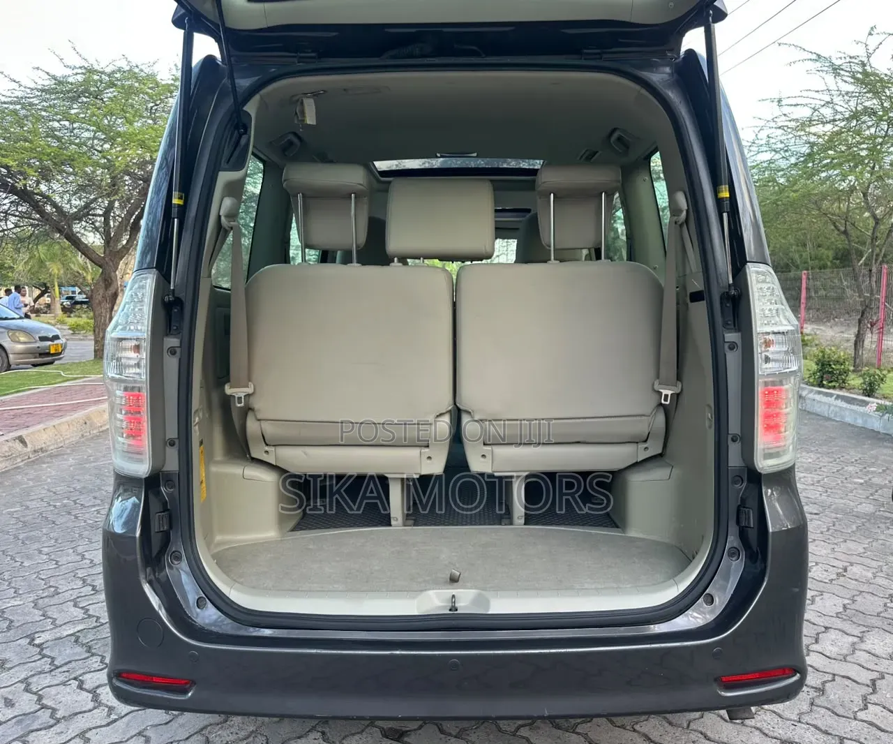 Toyota Noah 2011 Gray