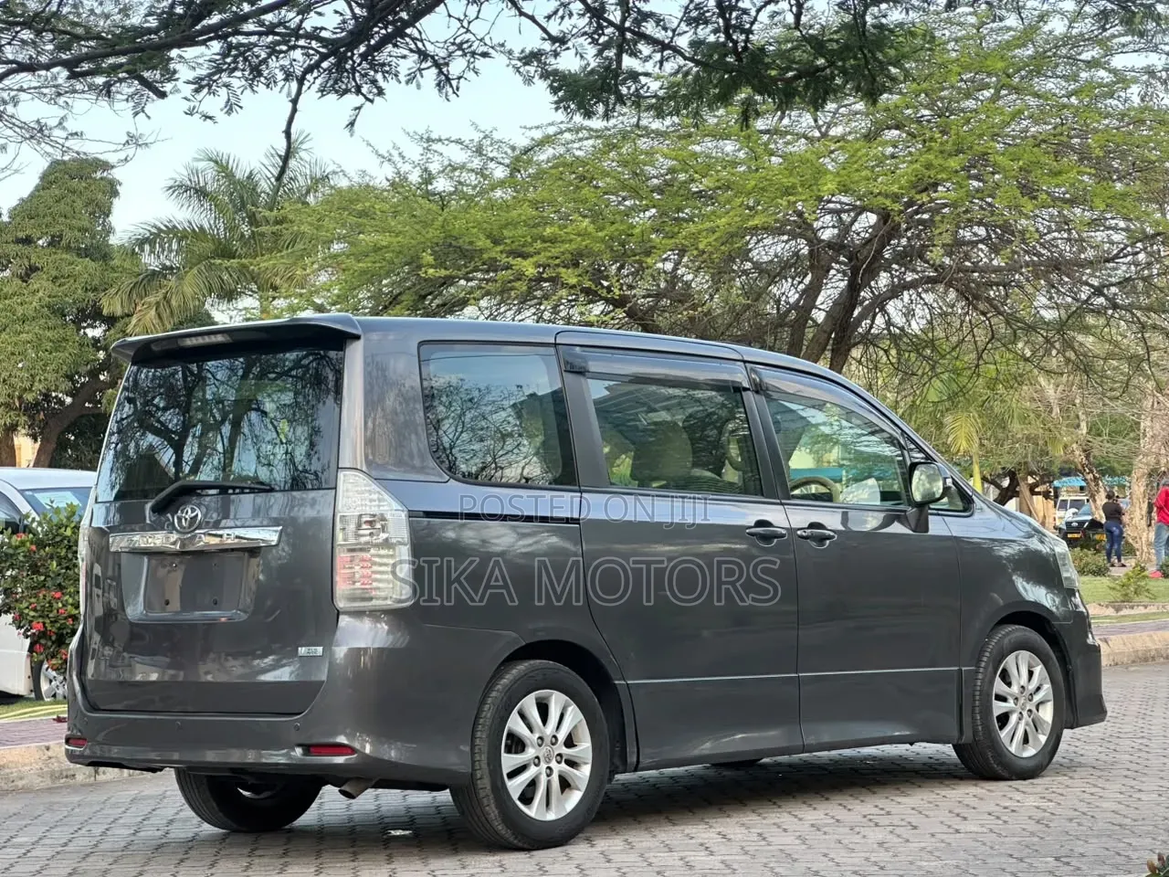 Toyota Noah 2011 Gray