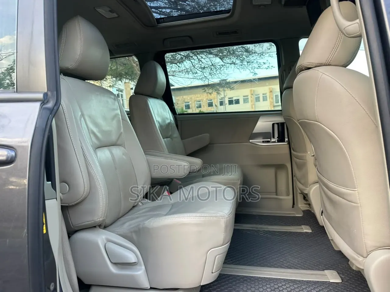 Toyota Noah 2011 Gray