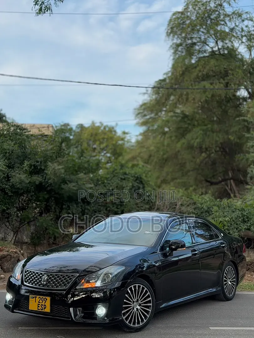 Toyota Crown 2011 Black
