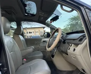 Toyota Noah 2.0 143hp AWD (7 Seater) 2011 Gray