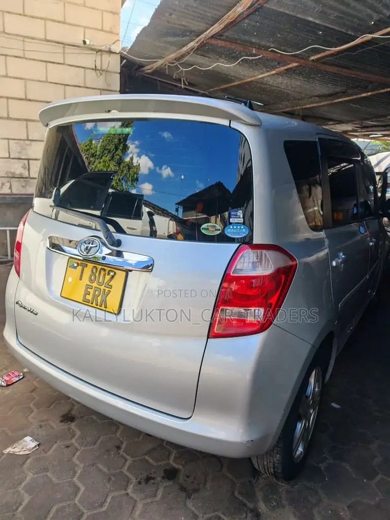 Toyota Ractis 2008 Silver