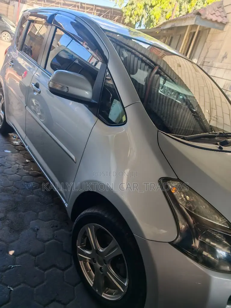 Toyota Ractis 2008 Silver