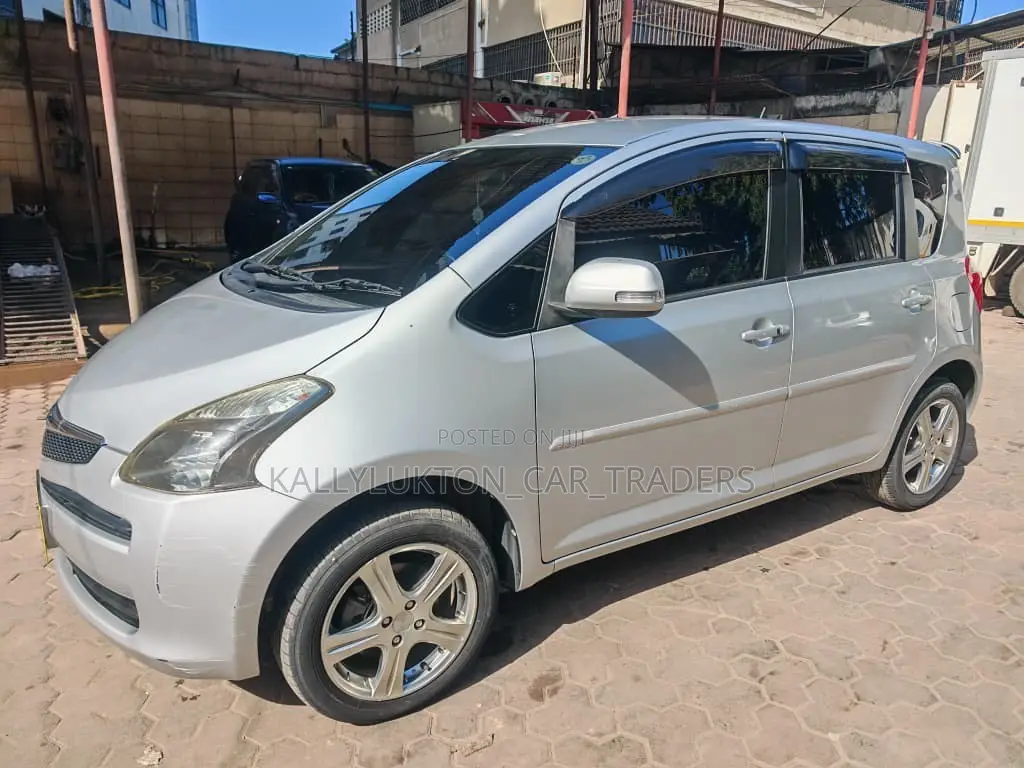 Toyota Ractis 2008 Silver