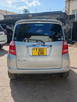 Toyota Ractis 2008 Silver