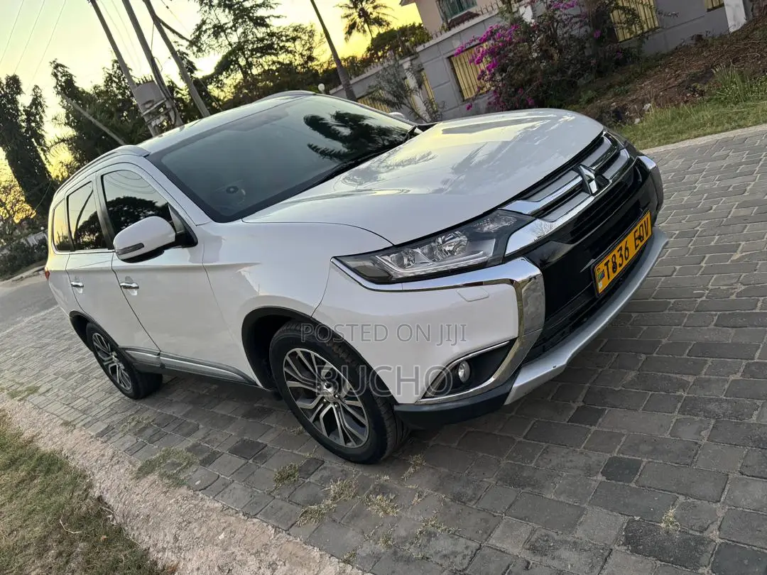 Mitsubishi Outlander 2016 White
