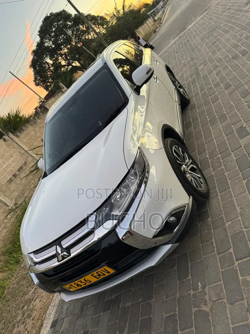 Mitsubishi Outlander 2016 White