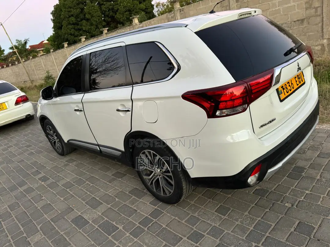 Mitsubishi Outlander 2016 White