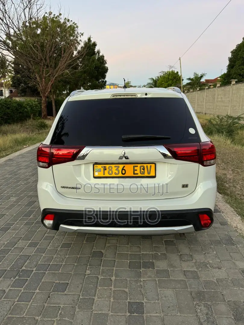 Mitsubishi Outlander 2016 White