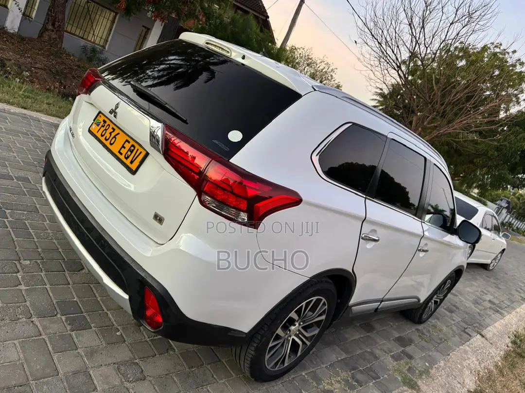 Mitsubishi Outlander 2016 White