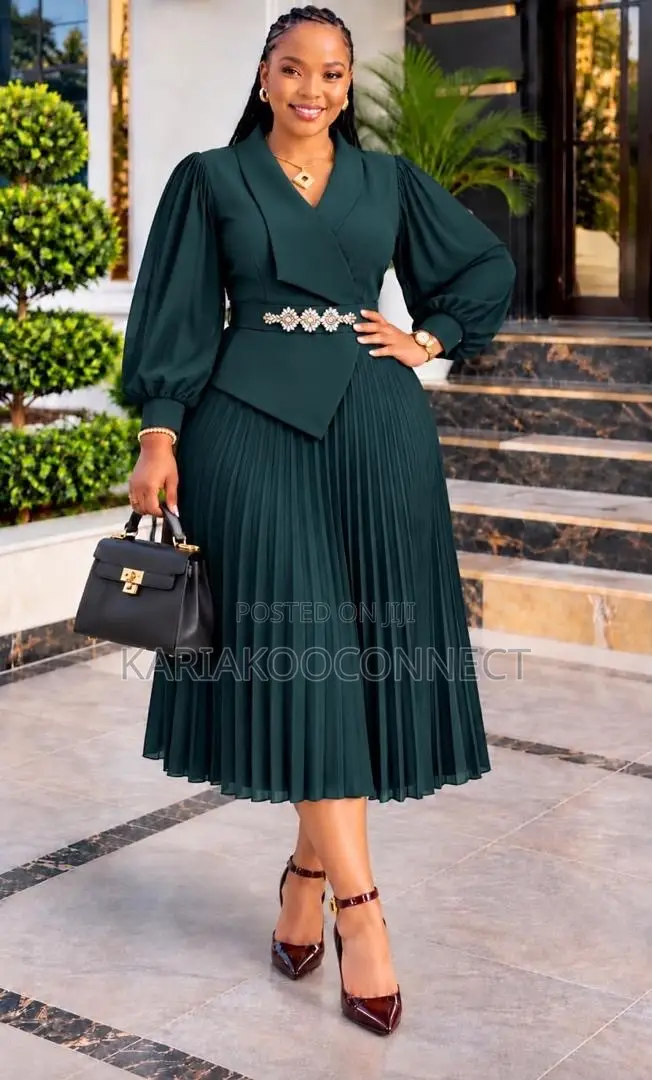Elegant Pleated Skirt Set With Puff-Sleeve Top