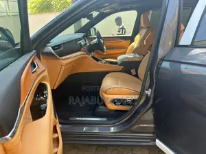 Jeep Grand Cherokee 2024 Gray