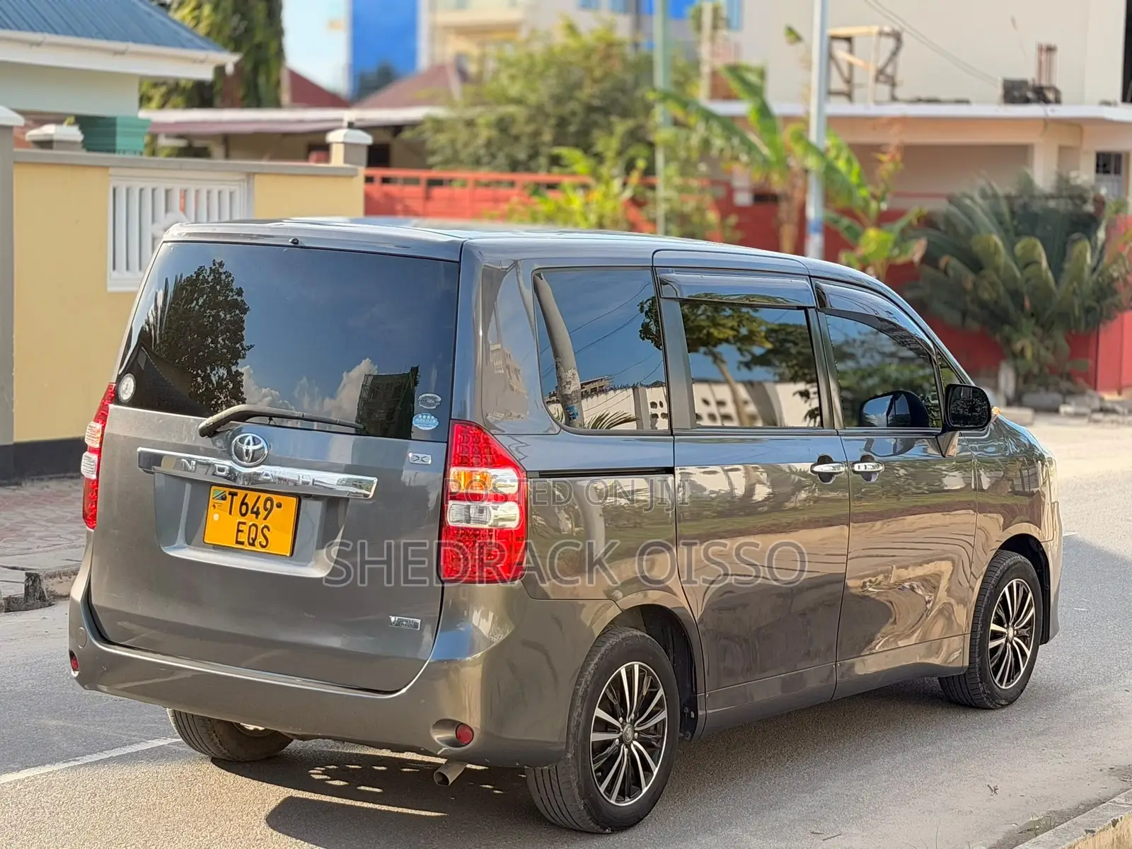 Toyota Noah 2010 Gray