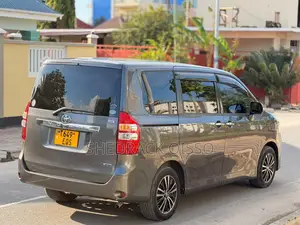 Toyota Noah 2010 Gray