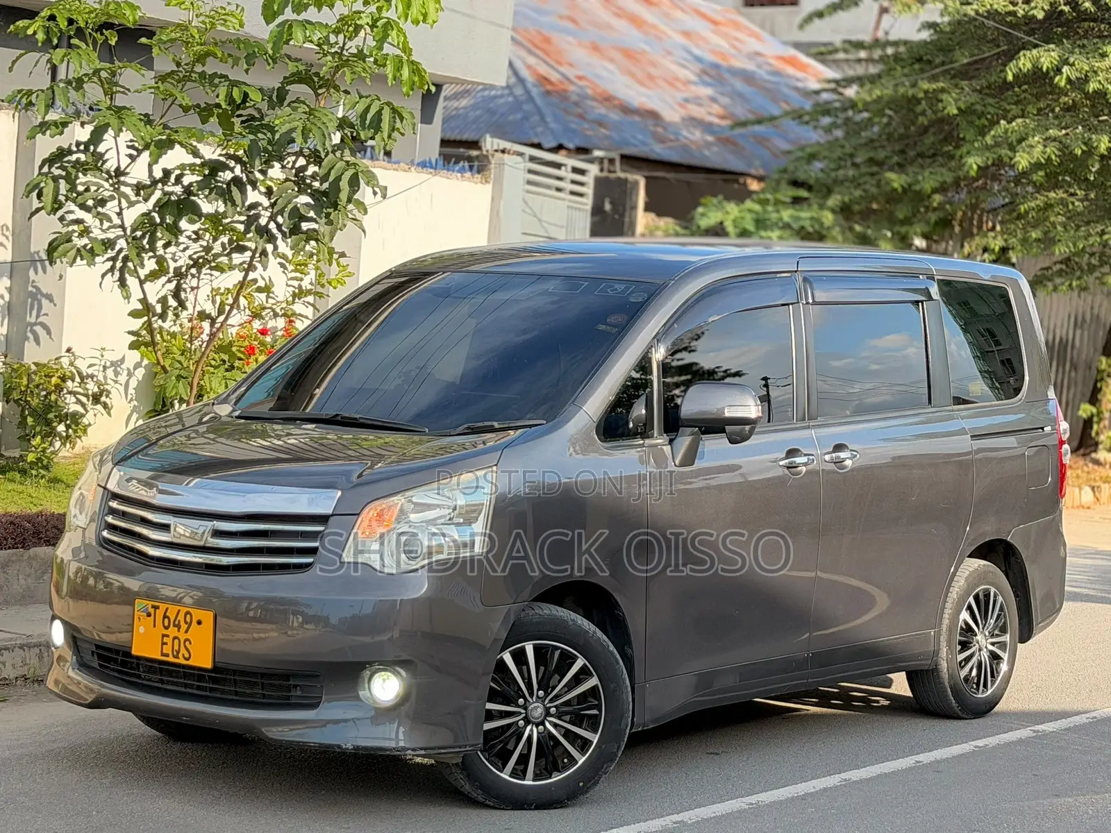 Toyota Noah 2010 Gray