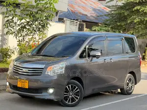Toyota Noah 2010 Gray