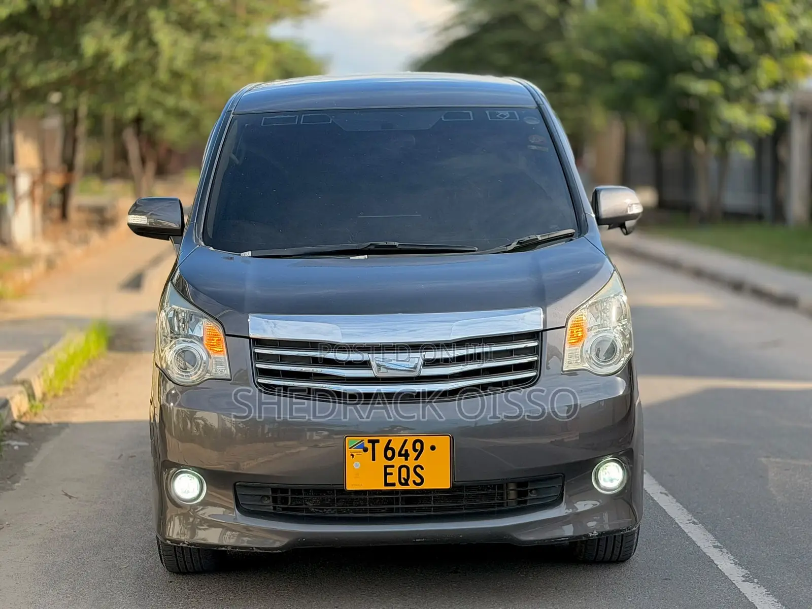 Toyota Noah 2010 Gray
