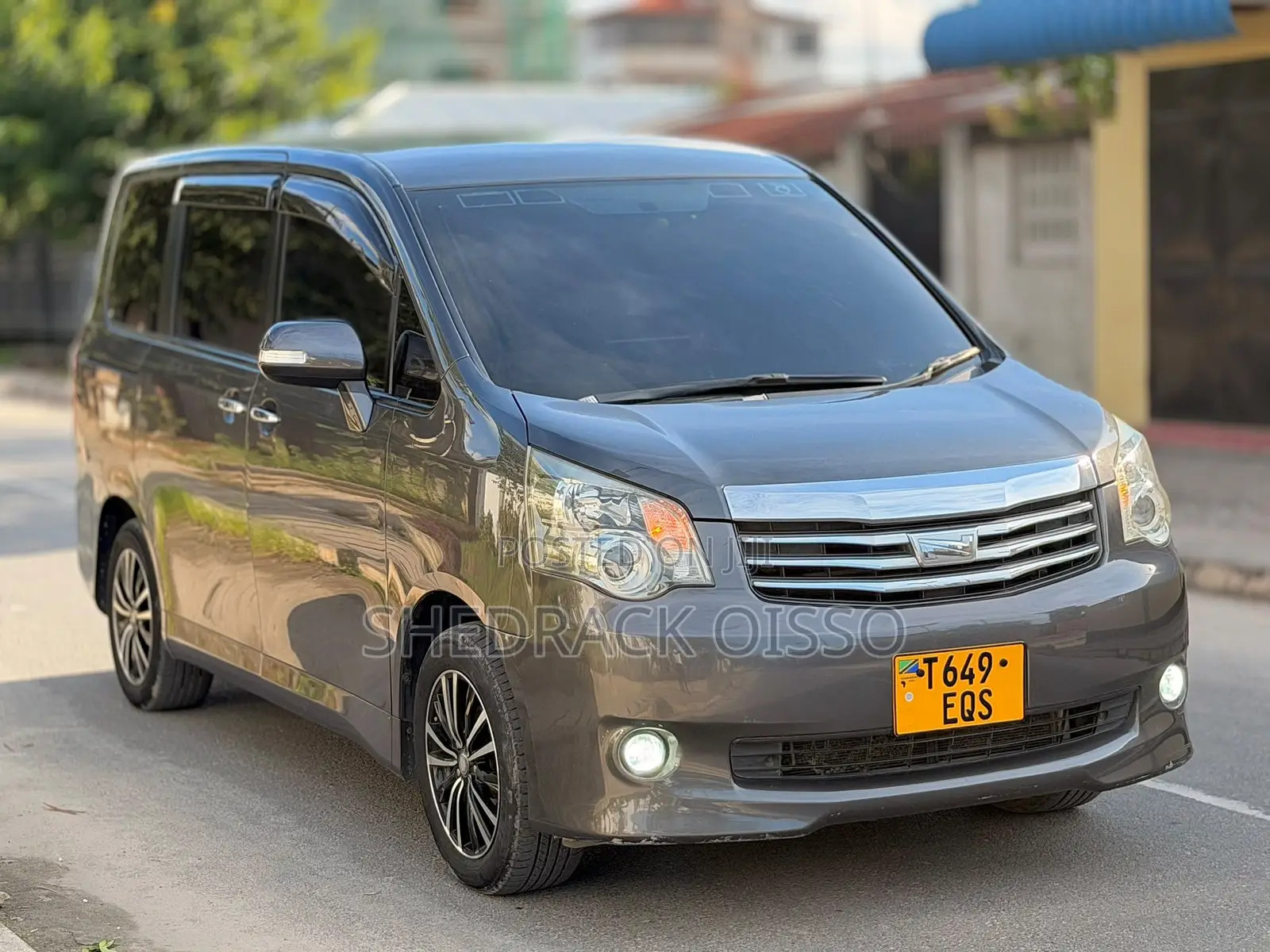 Toyota Noah 2010 Gray