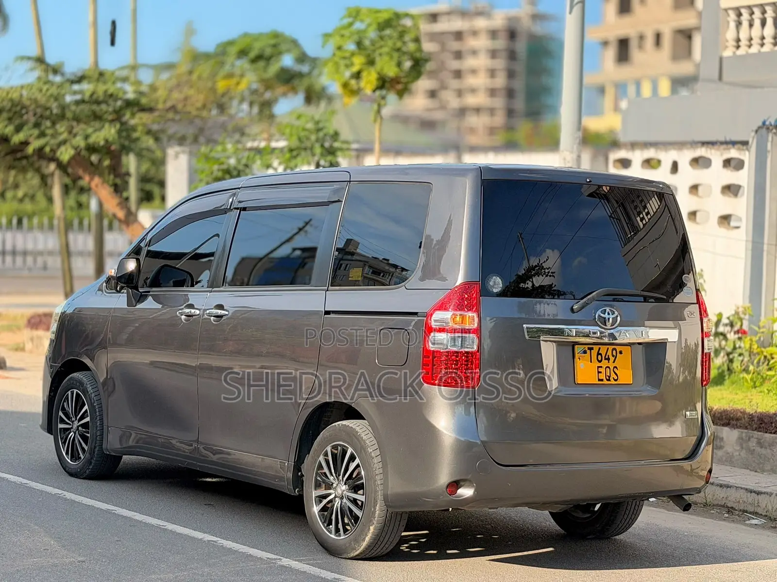 Toyota Noah 2010 Gray