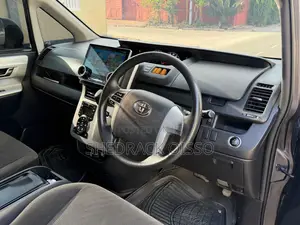 Toyota Noah 2010 Gray