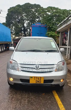 Toyota IST 2005 Silver