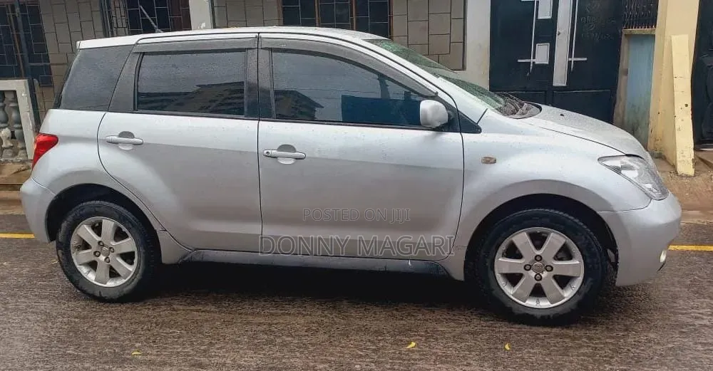 Toyota IST 2005 Silver