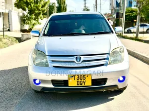 Toyota IST 2004 Silver