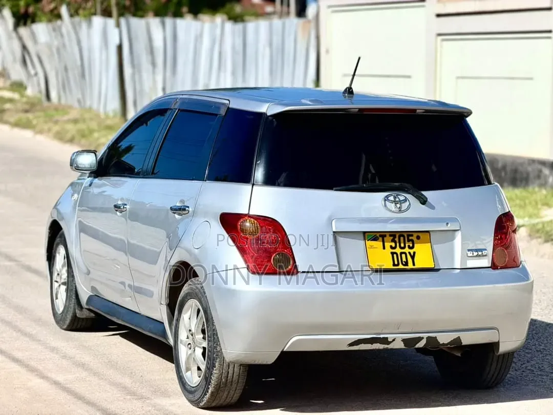 Toyota IST 2004 Silver
