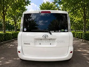 Toyota Sienta 2013 White