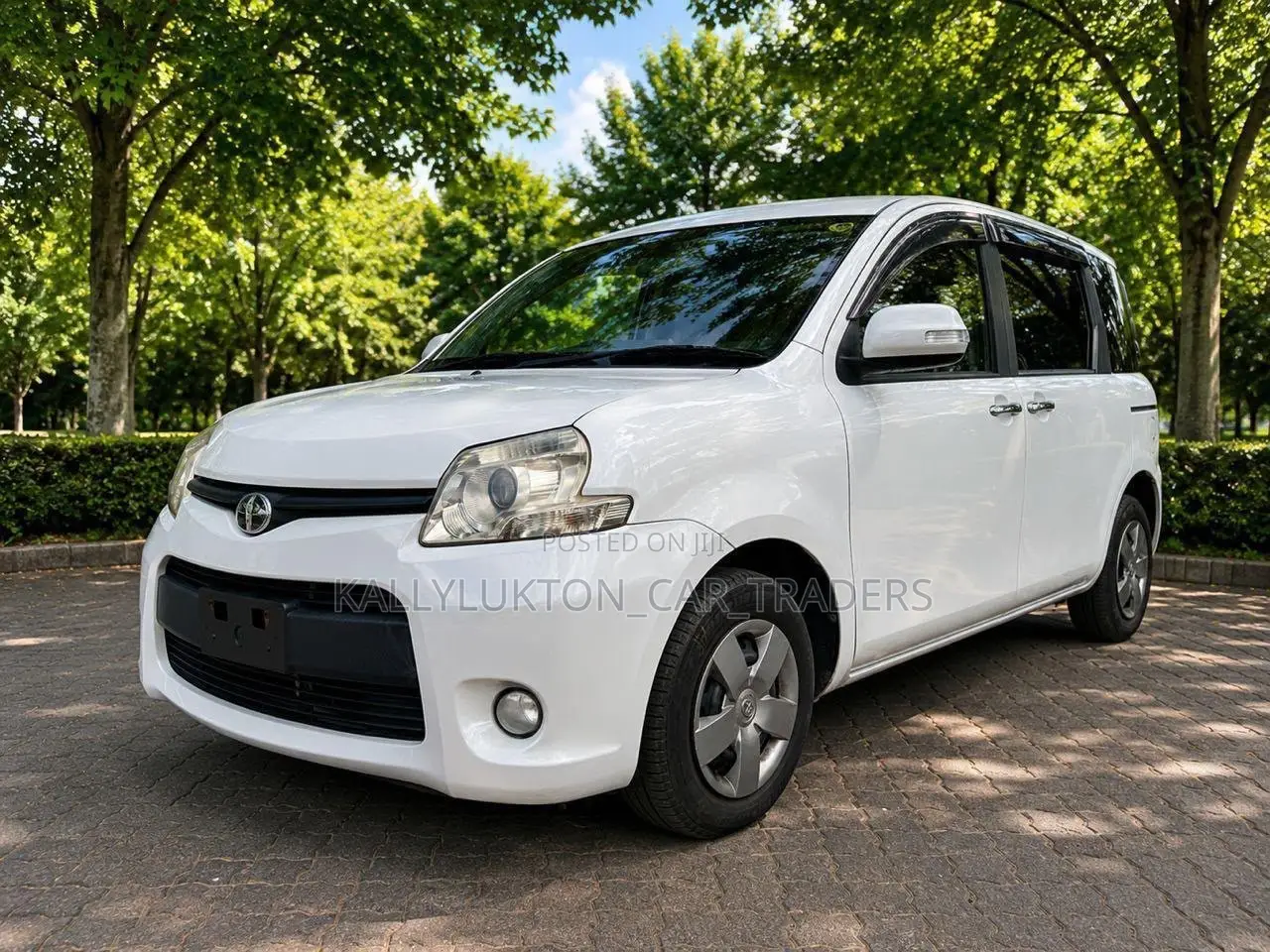 Toyota Sienta 2013 White