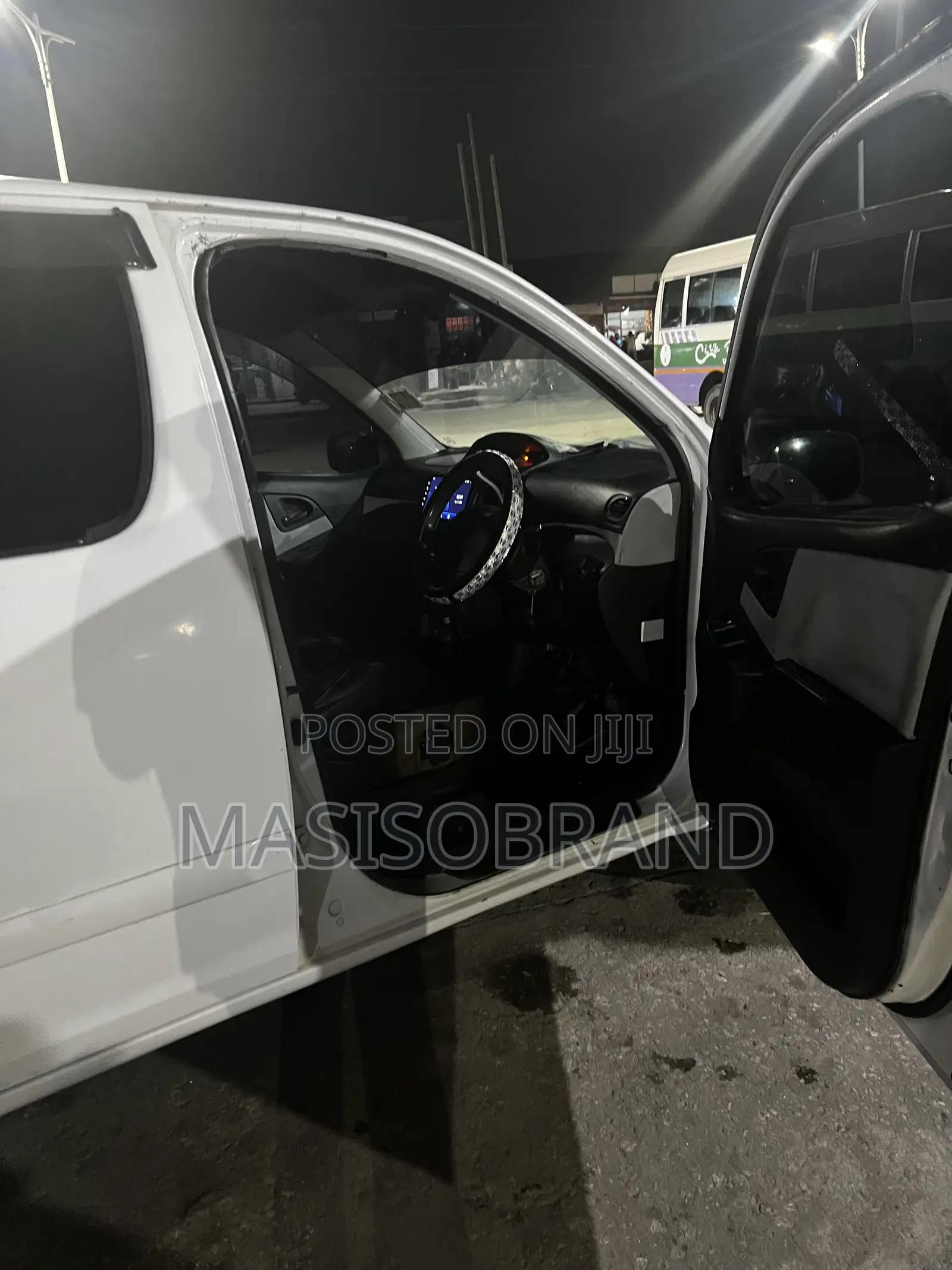 Toyota Fun Cargo 2004 White