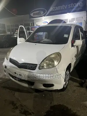 Toyota Fun Cargo 2004 White