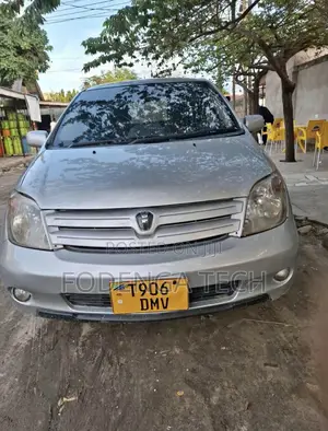 Toyota IST 2005 Silver