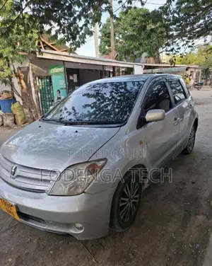 Toyota IST 2005 Silver