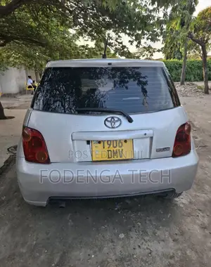 Toyota IST 2005 Silver