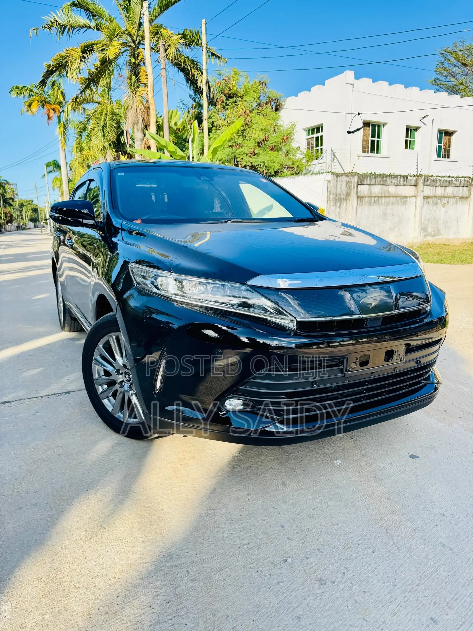 Toyota Harrier 2.0 2017 Black