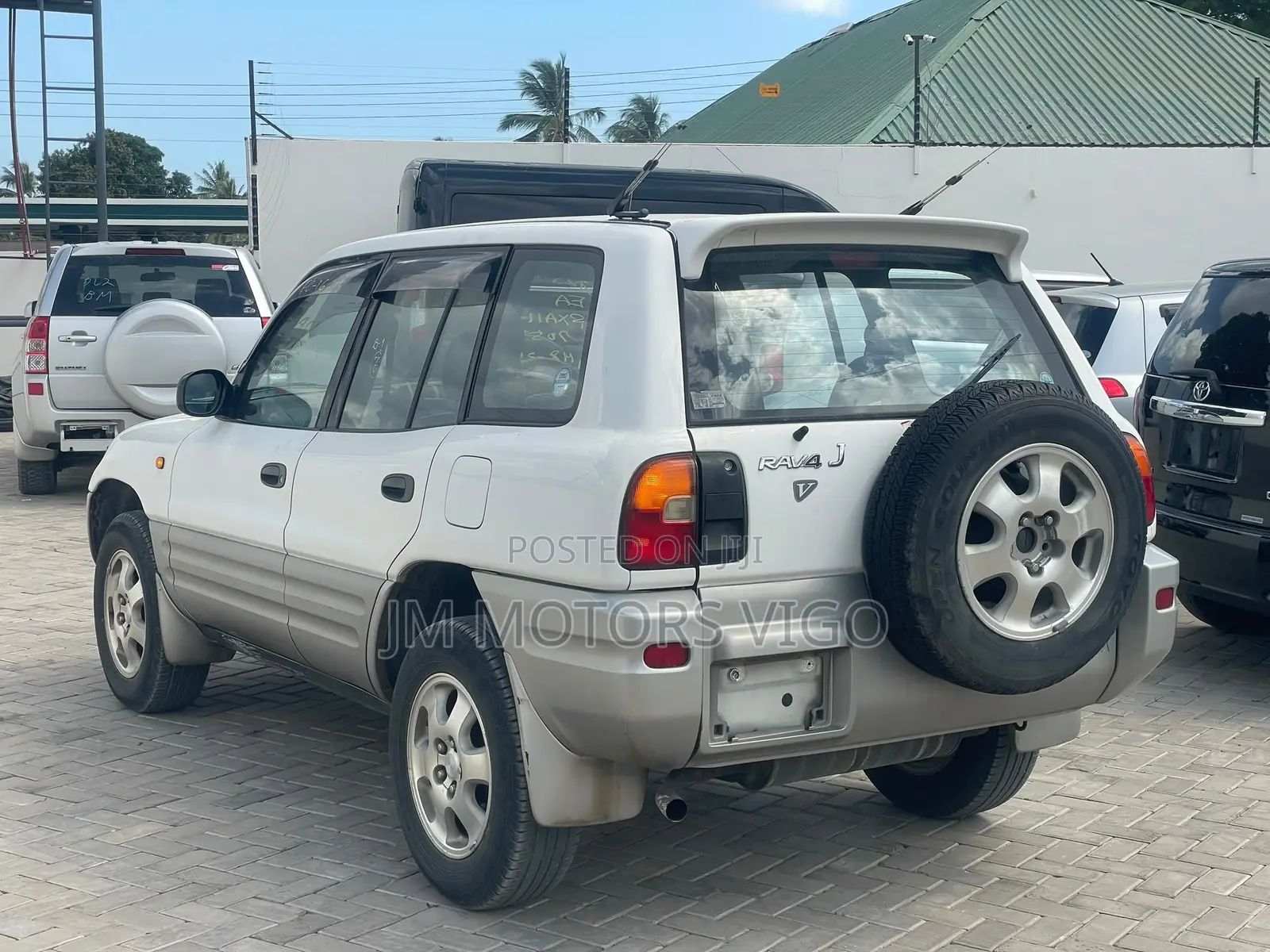 Toyota RAV4 2001 White