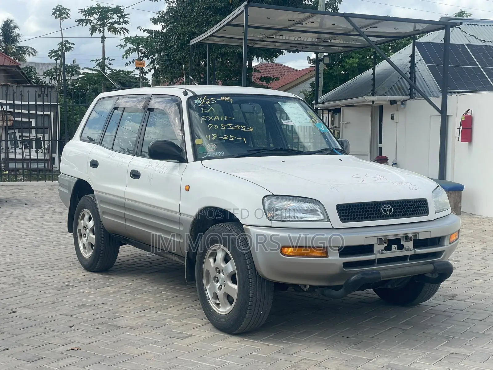 Toyota RAV4 2001 White