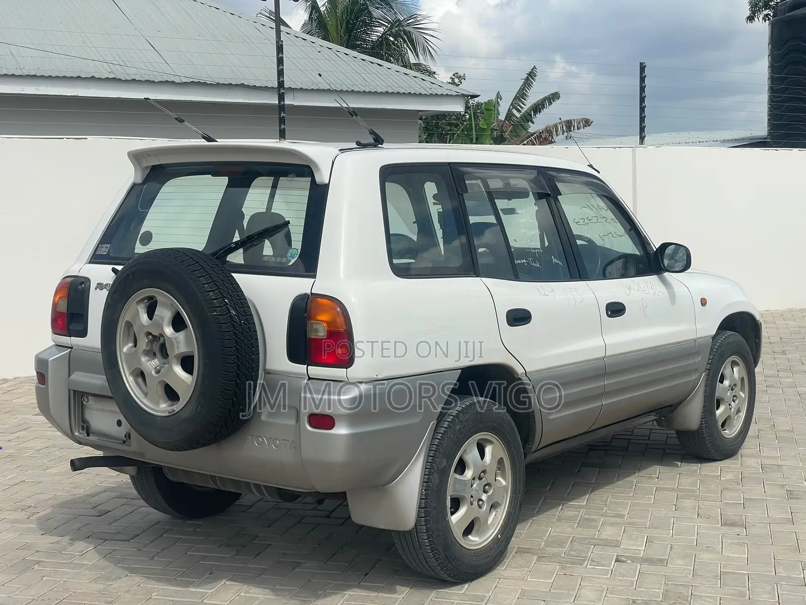 Toyota RAV4 2001 White