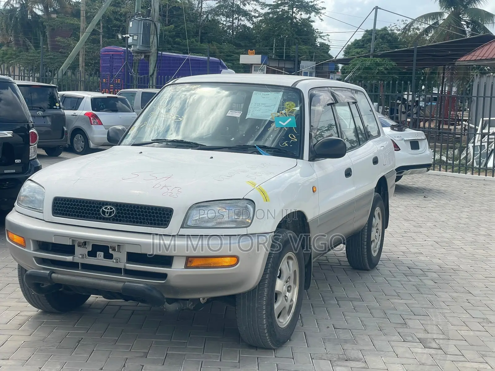 Toyota RAV4 2001 White