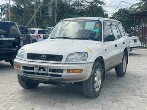 Toyota RAV4 2001 White