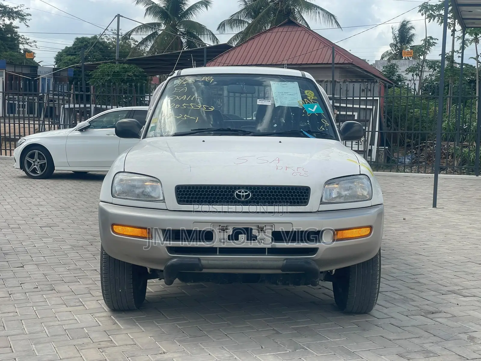 Toyota RAV4 2001 White