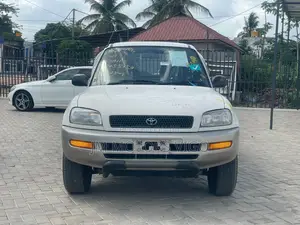 Toyota RAV4 2001 White