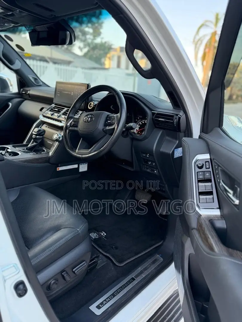 Toyota Land Cruiser 2023 White