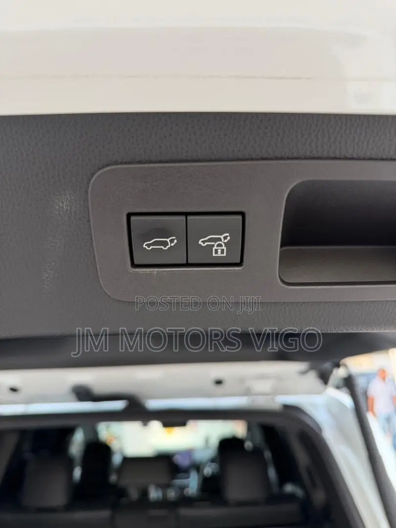 Toyota Land Cruiser 2023 White
