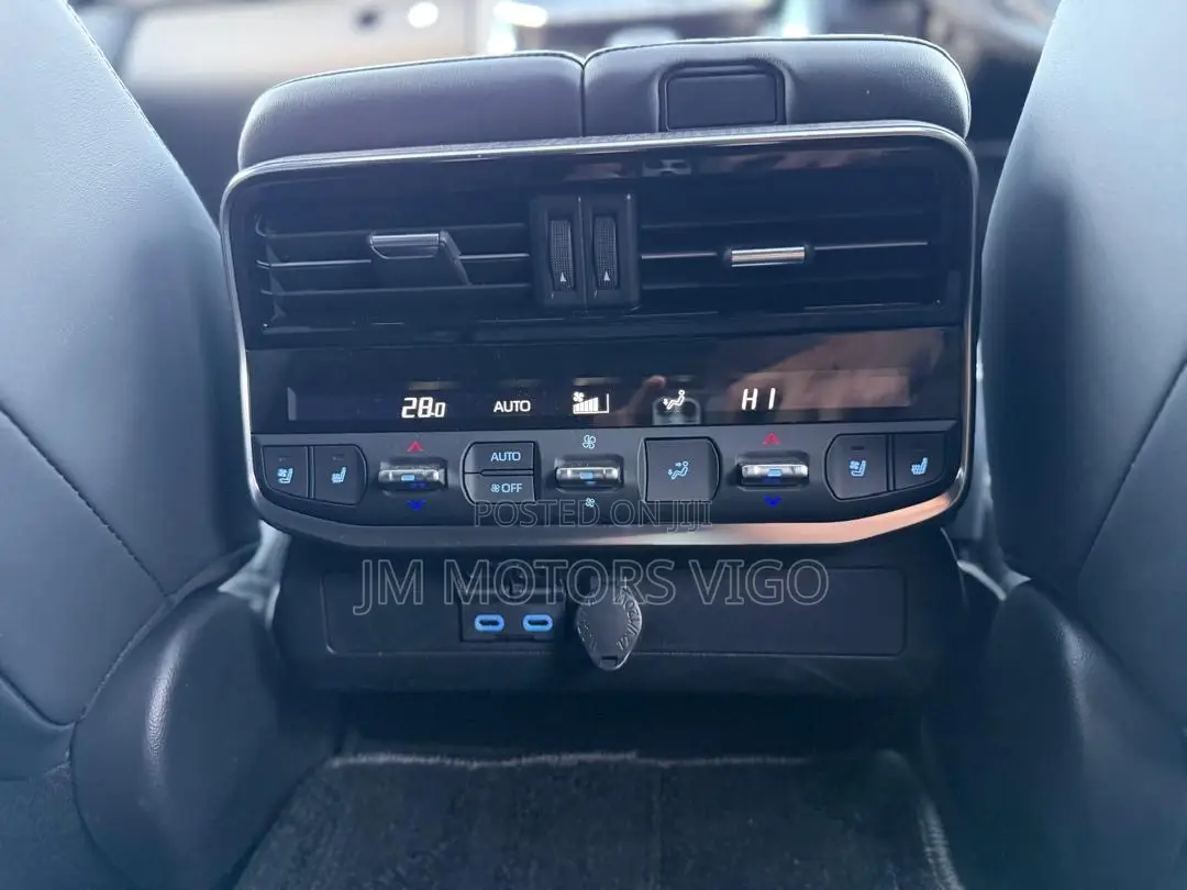 Toyota Land Cruiser 2023 White