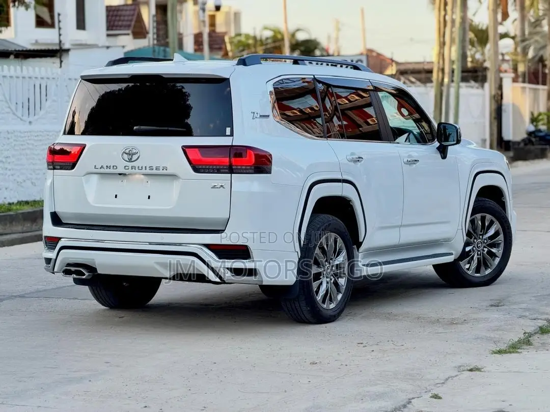Toyota Land Cruiser 2023 White